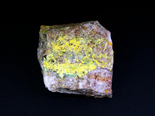 Francevillita<br />Corta Saint-Pierre-du-Cantal, Champagnac, Saignes, Distrito Mauriac, Cantal, Auvergne-Rhône-Alpes, Francia<br />4 x 4 cm.<br /> (Autor: Antonio P. López)