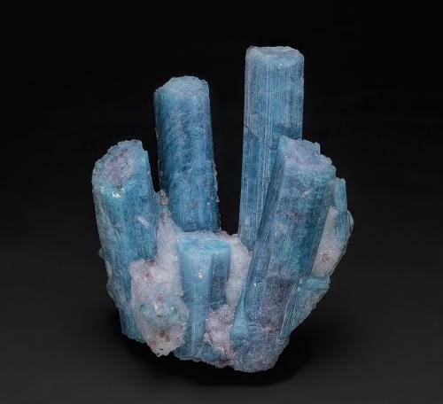 Elbaite (variety cuprian elbaite), Quartz<br />Batalha Mine, São José da Batalha, Salgadinho, Borborema, Paraíba, Brazil<br />4.9 x 6.4 cm<br /> (Author: am mizunaka)