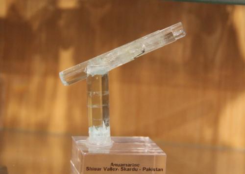 Beryl (variety aquamarine)<br />Shigar Valley, Shigar District, Gilgit-Baltistan (Northern Areas), Pakistan<br />65mm x 69mm x 16mm overall size. Vertical= 14mm x 40mm x 11mm. Horizontal= 67mm x 9mm x 8mm<br /> (Author: Firmo Espinar)