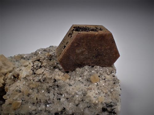 Bastnäsite-(Ce), Parisite, Riebeckite, Quartz<br />Zagi Mountain, Hameed Abad Kafoor Dheri, Peshawar, Khyber Pakhtunkhwa, Pakistan<br />100 mm x 70 mm x 60 mm<br /> (Author: Don Lum)