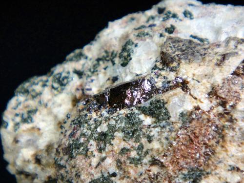 Aeschynita-(Ce)<br />Ilmen Natural Reserve, Ilmenskie Mountains, Chelyabinsk Oblast, Ural Federal District, Russia<br />5 x 5 cm.<br /> (Autor: Antonio P. López)