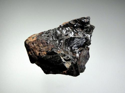 Samarskita-(Y)<br />Ambatofotsikely, Comuna Fidirana, Distrito Betafo, Región Vakinankaratra, Madagascar<br />4,5 x 4,5 cm.<br /> (Autor: Antonio P. López)