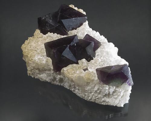 Fluorite, Quartz<br />Yiwu, Jinhua Prefecture, Zhejiang Province, China<br />7 X 4.5 cm<br /> (Author: Richard Arseneau)