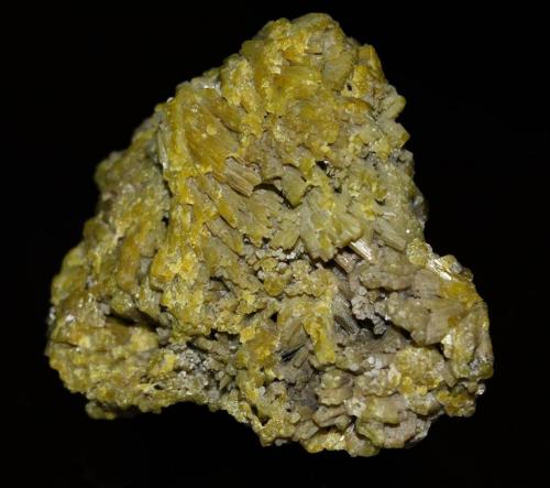 Pyromorphite<br />Roughton Gill, Caldbeck Fells, Allerdale, former Cumberland, Cumbria, England / United Kingdom<br />8.5 x 7.7 x 4.7 cm<br /> (Author: Chris Wentzell)