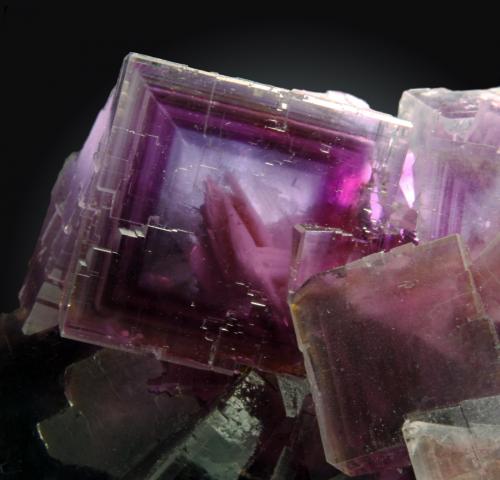 Fluorita, Barita<br />Coquera del Liso, La Cabaña, Valdelmar, zona minera de Berbes, Berbes, Ribadesella, Comarca Oriente, Principado de Asturias (Asturias), España<br />16x9cm, cristales hasta 5cm de arista<br /> (Autor: Raul Vancouver)