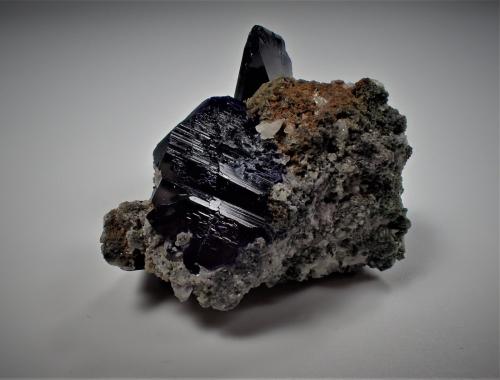 Azurite, Cerussite<br />Tsumeb Mine, Easter Pocket, Tsumeb, Otjikoto Region, Namibia<br />35 mm x 22 mm x 22 mm<br /> (Author: Don Lum)