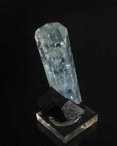 Beryl (variety aquamarine), Schorl<br />Dara-I-Pech District (Pech District), Kunar Province (Konar), Afghanistan<br />2 X 5 cm<br /> (Author: Richard Arseneau)