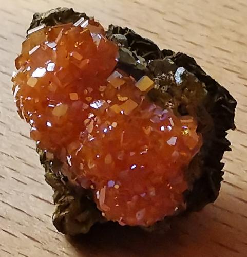 Vanadinite<br />Taouz, Er Rachidia Province, Drâa-Tafilalet Region, Morocco<br />2x1 cm.<br /> (Author: Enrique Llorens)