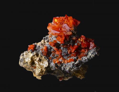 Wulfenita<br />Prefectura Xinyang, Provincia Henan, China<br />4,3 x 3,7 cm.<br /> (Autor: Xavier Bordas)
