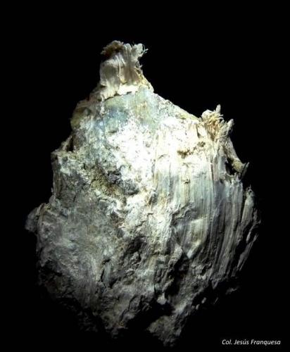 Asbesto (amianto)<br />Pedrera Falinch, Serrat d'en Felinc, Setcases, Comarca Ripollès, Gerona / Girona, Cataluña / Catalunya, España<br />90x65 mm.<br /> (Autor: Jesus Franquesa Baucells)