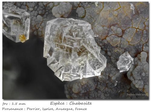 Chabazite-Ca<br />Roca-Neyra, Perrier, Issoire District, Puy-de-Dôme Department, Auvergne-Rhône-Alpes, France<br />fov 1.5 mm<br /> (Author: ploum)