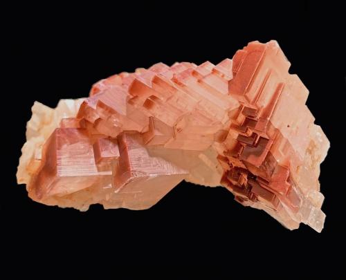 Calcita<br />Mina Tsumeb, Tsumeb, Región Otjikoto, Namibia<br />7,1 x 3,7 cm.<br /> (Autor: Xavier Bordas)