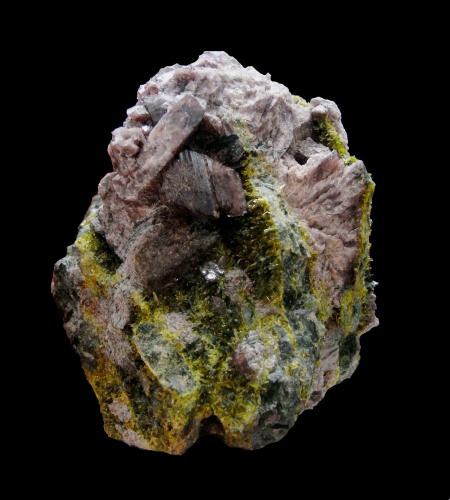 Axinita-(Fe) con Epidota<br />Barranc de les Collades, Pantà d'Escales, Casterner de les Olles, Tremp, Comarca Pallars Jussà, Lérida / Lleida, Catalonia / Catalunya, Spain<br />Pieza de 7.8x6cm<br /> (Autor: DAni)