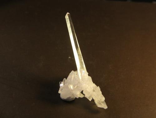 Quartz<br />Municipio Bolívar, Vélez Province, Santander Department, Colombia<br />25mm x 68mm x 21mm. Needle = 5mm x 60mm x 5mm<br /> (Author: Firmo Espinar)