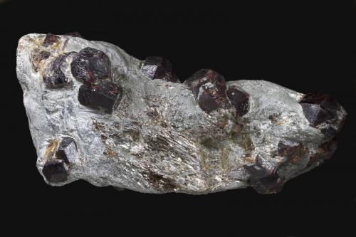 Almandino (Grupo Granate)<br />Tyrol/Tirol, Austria<br />22,2 x 11,4 cm.<br /> (Autor: Xavier Bordas)