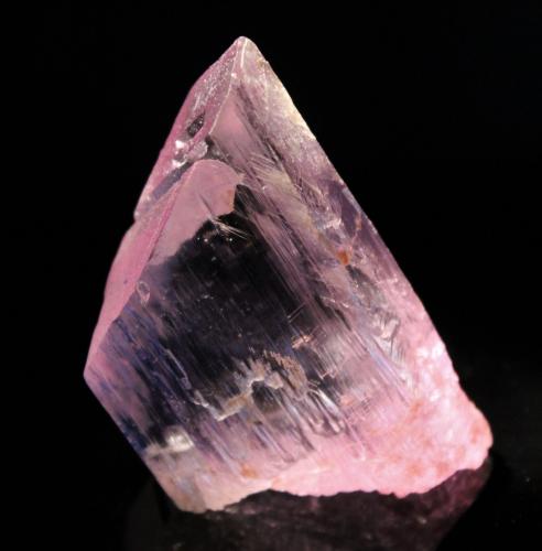 Spodumene (variety kunzite)<br />Mina Vanderberg, Montaña Hiriart, Pala, Distrito Pala, Condado San Diego, California, USA<br />5.4 × 3.4 × 1.4 cm<br /> (Author: Chris Wentzell)