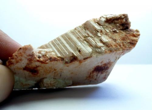 Albita y Microclina<br />Mas Sever Quarry, Massabè (Mas Ceber), Sils, Comarca La Selva, Gerona / Girona, Catalonia / Catalunya, Spain<br />Medida: 6,5 x 3 x 2,5 cm<br /> (Autor: Sergio Pequeño)