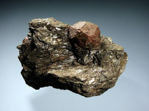Almandino (Grupo Granate)<br />Sierra Albarrana, Hornachuelos, Comarca Valle Medio del Guadalquivir, Córdoba, Andalusia, Spain<br />6 x 4 cm.<br /> (Autor: Antonio P. López)