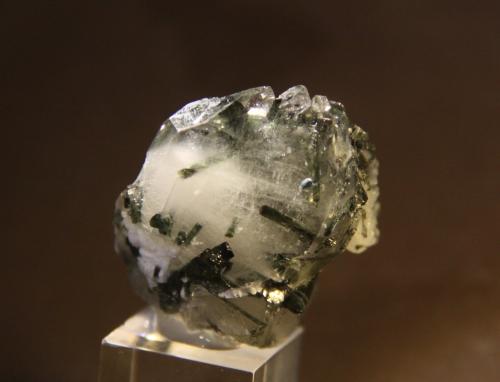 Quartz, Elbaite (variety verdelite)<br />Coronel Murta, Jequitinhonha, Minas Gerais, Brazil<br />37mm X 39mm X 25mm<br /> (Author: Firmo Espinar)