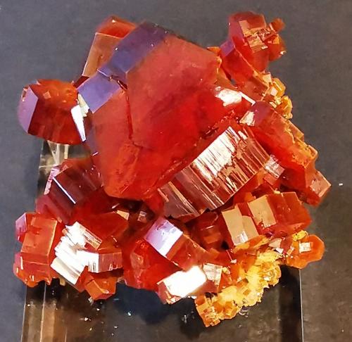 Vanadinite<br />Coud'a, Mibladen mining district, Mibladen, Midelt, Midelt Province, Drâa-Tafilalet Region, Morocco<br />4x4 cm.<br /> (Author: Enrique Llorens)