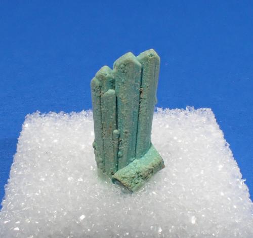 Chrysocolla after Gypsum or Azurite<br />Ray Mines, Scott Mountain area, Mineral Creek District, Dripping Spring Mountains, Pinal County, Arizona, USA<br />17 mm x 6 mm x 3 mm<br /> (Author: Don Lum)
