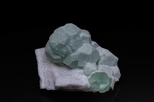 Fluorite, Quartz<br />Deer Trail Mine, Cottonwood Creek, Baldy Peak (Mount Baldy), Tushar Mountains, Marysvale, Mount Baldy District, Piute County, Utah, USA<br />6.9 x 5.1 cm<br /> (Author: am mizunaka)