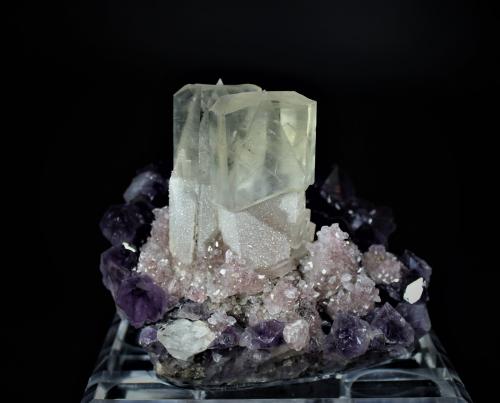 Calcite, Quartz (variety amethyst)<br />Alto Uruguai Region, Rio Grande do Sul, Brazil<br />16.2 cm x 12.5 cm x 12 cm<br /> (Author: Don Lum)