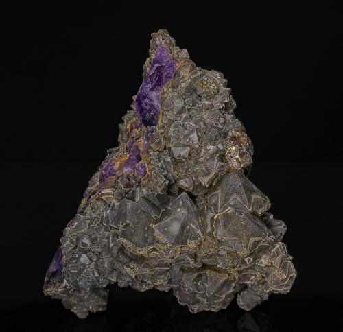 Quartz, Fluorite<br />Huanggang Mines, Hexigten Banner (Kèshíkèténg Qí), Chifeng (Ulanhad), Inner Mongolia Autonomous Region, China<br />9.1 x 8.3 cm<br /> (Author: am mizunaka)