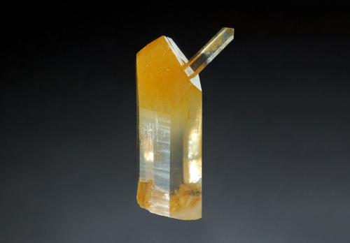 Quartz<br />Cabiche, Quípama, Departamento Boyacá, Colombia<br />0.8 x 2.4 cm<br /> (Author: crosstimber)