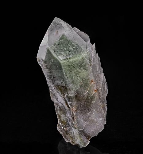 Quartz with Chlorite inclusion<br />Bear Creek, New Melones Dam area, Jamestown, Calaveras County, California, USA<br />8.2 x 3.5 cm<br /> (Author: am mizunaka)