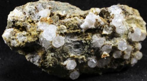 Analcima<br />Cantera de Ofita, Calpe, Comarca Marina Alta, Alicante / Alacant, Comunidad Valenciana / Comunitat Valenciana, España<br />3 x 17 x 13 mm<br /> (Autor: José Luis Zamora)
