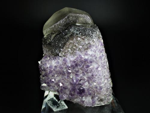 Calcite, Quartz (variety amethyst), Hematite<br />Santa Ana Quarry, Artigas Department, Uruguay<br />18.2 cm x 12.3 cm x 9.5 cm<br /> (Author: Don Lum)