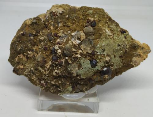 Almandino (Grupo Granate)<br />Can Vernenc, Montnegre Mountains, La Batllòria, Sant Celoni, Comarca Vallès Oriental, Barcelona, Catalonia / Catalunya, Spain<br />5,5x9cm<br /> (Autor: Adri Rodríguez)
