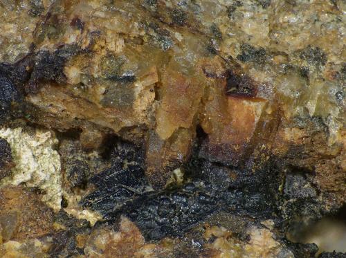 Goethita, Dolomita<br />Mina Candida, Falset, Comarca Priorat, Tarragona, Cataluña / Catalunya, España<br />c.v. 10mm<br /> (Autor: Javier Rodriguez)