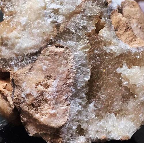 Calcite, Aragonite<br />Cantera Laie Concrete, Laie, Isla Oahu, Condado Honolulu, Hawaii, USA<br />5.5 cm x 4 cm x 5 cm<br /> (Author: tar4ntula)