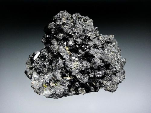 Allanita-(La)<br />Nueva Vizcaya Mine, Los Calvitos property, Burguillos del Cerro, Comarca Zafra-Río Bodión, Badajoz, Extremadura, Spain<br />8 x 6 cm.<br /> (Autor: Antonio P. López)