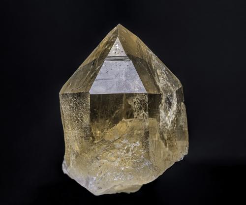 Quartz (variety citrine)<br />Mountain Lily Mine, Aguanga Mountain, Oak Grove, Aguanga Mountain District, San Diego County, California, USA<br />7.0 x 5.3 cm<br /> (Author: am mizunaka)