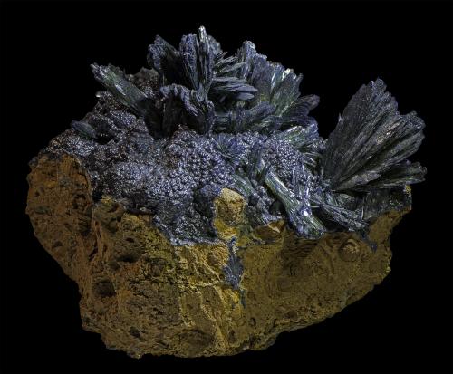 Vivianite<br />Península Kerch, Península Crimea, Crimea Oblast, Rusia<br />70 x 40 x 50 mm<br /> (Author: Rob Schnerr)