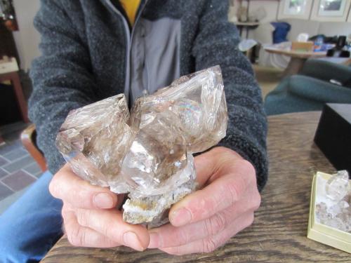 Quartz on dolostone<br />Turtle Clan Ridge, Fonda, Mohawk, Montgomery County, New York, USA<br />Fingers for scale.<br /> (Author: vic rzonca)