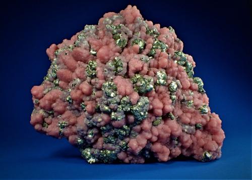 Rhodochrosite, Pyrite, Quartz<br />Oppu Mine, Nishimeya-mura, Nakatsugaru District, Aomori Prefecture, Tohoku Region, Honshu Island, Japan<br />21 cm x 16.5 cm x 8 cm<br /> (Author: Don Lum)