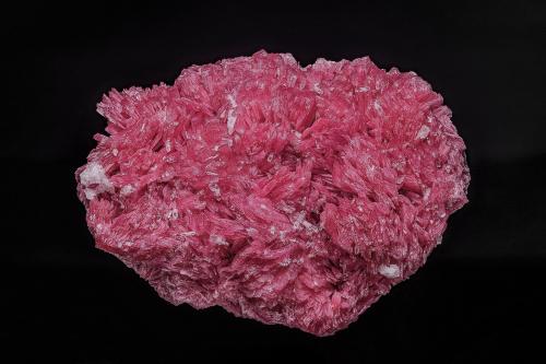 Rhodonite, Quartz<br />Mina San Martín, Chiurucu (Chiuruco), Distrito Huallanca, Provincia Bolognesi, Departamento Ancash, Perú<br />8.0 x 5.8 cm<br /> (Author: am mizunaka)