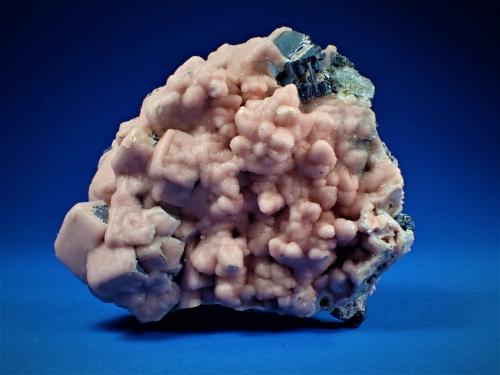 Rhodochrosite, Galena, Pyrite<br />Mina Oppu, Nishimeya-mura, Distrito Nakatsugaru, Prefectura Aomori, Región Tohoku, Isla Honshu, Japón<br />90 mm x 86 mm x 51 mm<br /> (Author: Don Lum)