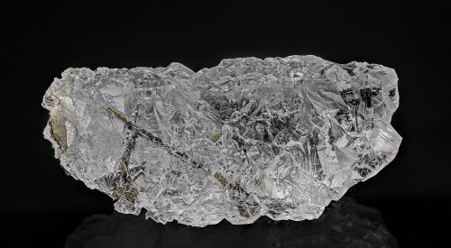 Quartz, Epidote<br />Fazenda Rubinho Pimenta Claim, Capelinha, Vale do Jequitinhonha, Minas Gerais, Brazil<br />9.8 x 4.5 cm<br /> (Author: am mizunaka)