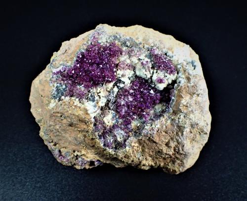 Adamite (variety manganoan)<br />Mina Ojuela, Mapimí, Municipio Mapimí, Durango, México<br />72 mm x 59 mm x 40 mm<br /> (Author: Don Lum)