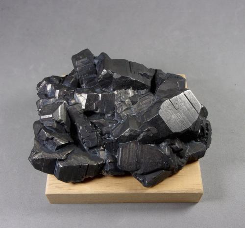 Bournonita<br />Les Malines mining district, Saint-Laurent-le-Minier, Le Vigan, Gard Department, Occitanie, France<br />10 x 7,5 x 3 cm.<br /> (Autor: J. G. Alcolea)