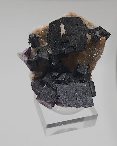 Fluorite, Quartz<br />Highway #17 roadcut, Rossport, Thunder Bay District, Ontario, Canada<br />4 x 4.5 cm<br /> (Author: Richard Arseneau)