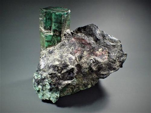 Beryl (variety emerald)<br />Bahia, Northeast Region, Brazil<br />25 cm x 24.1 cm<br /> (Author: Don Lum)