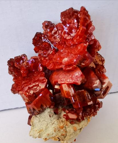 Vanadinite<br />Coud'a, Mibladen mining district, Mibladen, Midelt, Midelt Province, Drâa-Tafilalet Region, Morocco<br />5x5 cm. aprox.<br /> (Author: Enrique Llorens)