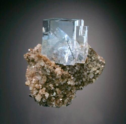 Fluorite<br />Cantera Walworth, Walworth, Condado Wayne, New York, USA<br />5x4x3 cm overall size<br /> (Author: Jesse Fisher)