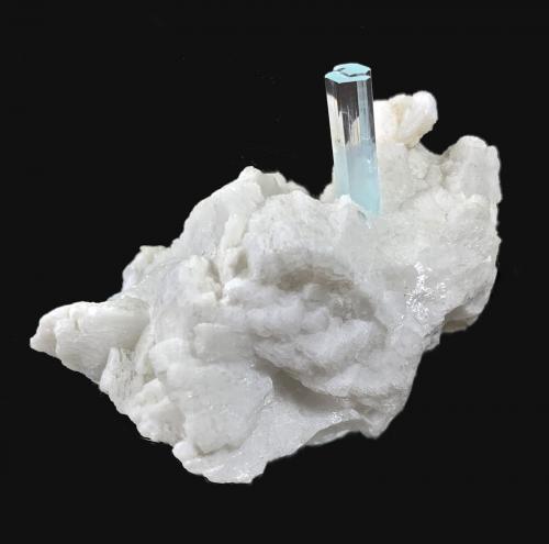 Berilo (variedad aguamarina), Albita<br />Shengus (Shingus), Distrito Roundu, Gilgit-Baltistan (Áreas del Norte), Paquistán<br />6,9 x 4,9 cm.<br /> (Autor: Xavier bordas)